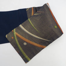 Load image into Gallery viewer, 名古屋帯 正絹 紺色ｘ金色ｘ多色 芝露紋様 六通柄 仕立て上がり 着物帯 長さ357cm