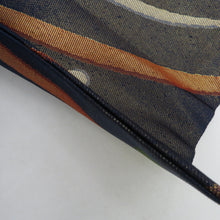 Load image into Gallery viewer, 名古屋帯 正絹 紺色ｘ金色ｘ多色 芝露紋様 六通柄 仕立て上がり 着物帯 長さ357cm