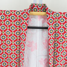 画像をギャラリービューアに読み込む, ウール着物 アンサンブル 着物と羽織2点セット 単衣 赤色ｘ黄色ｘ黒色 亀甲に小花模様 バチ衿 カジュアルきもの 普段着物 仕立て上がり 身丈148cm