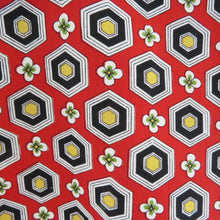 画像をギャラリービューアに読み込む, ウール着物 アンサンブル 着物と羽織2点セット 単衣 赤色ｘ黄色ｘ黒色 亀甲に小花模様 バチ衿 カジュアルきもの 普段着物 仕立て上がり 身丈148cm