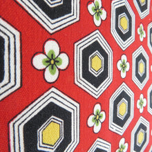 画像をギャラリービューアに読み込む, ウール着物 アンサンブル 着物と羽織2点セット 単衣 赤色ｘ黄色ｘ黒色 亀甲に小花模様 バチ衿 カジュアルきもの 普段着物 仕立て上がり 身丈148cm