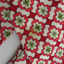 画像をギャラリービューアに読み込む, ウール着物 アンサンブル 着物と羽織2点セット 単衣 赤色ｘ白色x黄緑 小花模様 バチ衿 カジュアルきもの 普段着物 仕立て上がり 身丈156cm
