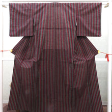Load image into Gallery viewer, ウール着物 単衣 グレー×紺赤白緑ピンク 縞柄 バチ衿 カジュアルきもの 普段着物 仕立て上がり ウールきもの 和洋ミックス