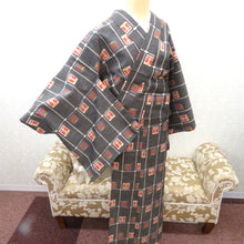 画像をギャラリービューアに読み込む, ウール着物 単衣 グレー白 格子 花柄 バチ衿 カジュアルきもの 普段着物 仕立て上がり ウールきもの 和洋ミックス 身丈164.5cm