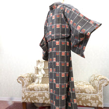 画像をギャラリービューアに読み込む, ウール着物 単衣 グレー白 格子 花柄 バチ衿 カジュアルきもの 普段着物 仕立て上がり ウールきもの 和洋ミックス 身丈164.5cm