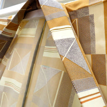 画像をギャラリービューアに読み込む, ウール着物 単衣 茶系×黒灰オフホワイト 幾何学柄 バチ衿 カジュアルきもの 普段着物 仕立て上がり ウールきもの 和洋ミックス 身丈142.2cm