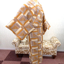 画像をギャラリービューアに読み込む, ウール着物 単衣 茶系×黒灰オフホワイト 幾何学柄 バチ衿 カジュアルきもの 普段着物 仕立て上がり ウールきもの 和洋ミックス 身丈142.2cm