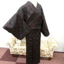 画像をギャラリービューアに読み込む, ウール着物 単衣 黒×白茶赤 花デザイン柄 バチ衿 カジュアルきもの 普段着物 仕立て上がり ウールきもの 和洋ミックス 身丈149.4cm