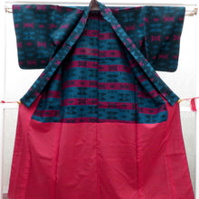 画像をギャラリービューアに読み込む, ウール着物 単衣 紺×青ピンク 幾何学調柄 バチ衿 カジュアルきもの 普段着物 仕立て上がり ウールきもの 和洋ミックス 身丈154.7cm