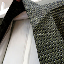 画像をギャラリービューアに読み込む, 小紋 アンティーク着物 正絹 袷 黒×金銀 幾何学調柄 バチ衿 昔着物 きものリメイク 和洋ミックスコーデ 身丈140cm