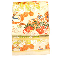 Load image into Gallery viewer, 丸帯 アンティーク帯 昔丸帯 絹 ベージュ金×多色 鼓 御所車 鶴 花々文様 全通柄 昔帯 レトロモダン 明治・大正ロマン 長さ397cm