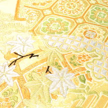 Load image into Gallery viewer, 丸帯 アンティーク帯 昔丸帯 絹 ベージュ×多色 冊子 花々文様 全通柄 昔帯 レトロモダン 明治・大正ロマン 長さ407.7cm