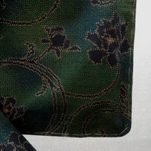 画像をギャラリービューアに読み込む, 紬 着物 袷 グリーン系×ブラック 唐花 広衿 正絹 仕付け糸付き カジュアル 仕立て上がり着物 紬きもの 和洋ミックス 身丈159.5cm
