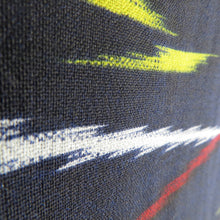 画像をギャラリービューアに読み込む, ウール着物 単衣 紺色ｘ赤色ｘ黄色 縦縞に矢羽根模様 バチ衿 カジュアルきもの 普段着物 仕立て上がり 身丈156.5cm