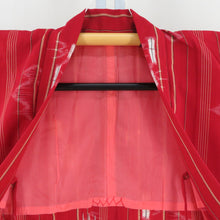 画像をギャラリービューアに読み込む, ウール着物 アンサンブル 着物と羽織2点セット 単衣 赤色ｘ黄色 縞に絣と燕模様 バチ衿 小さいサイズ カジュアルきもの 普段着物 仕立て上がり 身丈145cm