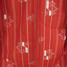 画像をギャラリービューアに読み込む, ウール着物 アンサンブル 着物と羽織2点セット 単衣 赤色ｘ黄色 縞に絣と燕模様 バチ衿 小さいサイズ カジュアルきもの 普段着物 仕立て上がり 身丈145cm