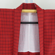 画像をギャラリービューアに読み込む, ウール着物 アンサンブル 着物と羽織2点セット 単衣 赤色x黒色 格子模様 バチ衿 カジュアルきもの 普段着物 仕立て上がり 身丈154cm