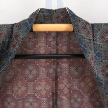 画像をギャラリービューアに読み込む, ウール着物 アンサンブル 着物と羽織2点セット 単衣 黒色ｘ灰色ｘ紺色ｘオレンジ色 幾何学模様 バチ衿 カジュアルきもの 普段着物 仕立て上がり 身丈160cm