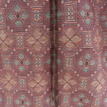 画像をギャラリービューアに読み込む, ウール着物 アンサンブル 着物と羽織2点セット 単衣 黒色ｘ灰色ｘ紺色ｘオレンジ色 幾何学模様 バチ衿 カジュアルきもの 普段着物 仕立て上がり 身丈160cm