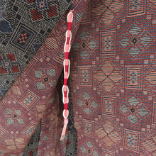 画像をギャラリービューアに読み込む, ウール着物 アンサンブル 着物と羽織2点セット 単衣 黒色ｘ灰色ｘ紺色ｘオレンジ色 幾何学模様 バチ衿 カジュアルきもの 普段着物 仕立て上がり 身丈160cm