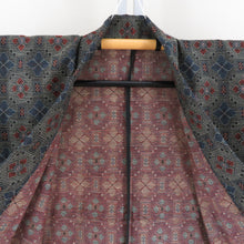 画像をギャラリービューアに読み込む, ウール着物 アンサンブル 着物と羽織2点セット 単衣 黒色ｘ灰色ｘ紺色ｘオレンジ色 幾何学模様 バチ衿 カジュアルきもの 普段着物 仕立て上がり 身丈160cm