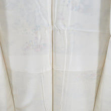 Load image into Gallery viewer, 小紋 袷 灰色ｘ白色ｘ多色 雲取りに風景模様 正絹 広衿 仕立て上がり着物 身丈152cm