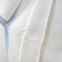 Load image into Gallery viewer, 小紋 袷 灰色ｘ白色ｘ多色 雲取りに風景模様 正絹 広衿 仕立て上がり着物 身丈152cm