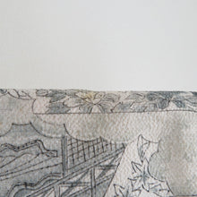 Load image into Gallery viewer, 小紋 袷 灰色ｘ白色ｘ多色 雲取りに風景模様 正絹 広衿 仕立て上がり着物 身丈152cm