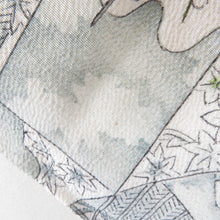 Load image into Gallery viewer, 小紋 袷 灰色ｘ白色ｘ多色 雲取りに風景模様 正絹 広衿 仕立て上がり着物 身丈152cm