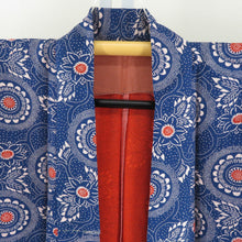 Load image into Gallery viewer, ウール着物 単衣 紺色ｘ赤色ｘ白色 花模様 バチ衿 カジュアルきもの 普段着物 仕立て上がり 身丈166cm