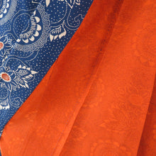 Load image into Gallery viewer, ウール着物 単衣 紺色ｘ赤色ｘ白色 花模様 バチ衿 カジュアルきもの 普段着物 仕立て上がり 身丈166cm