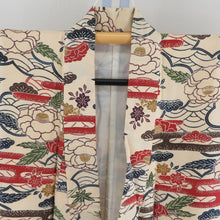 画像をギャラリービューアに読み込む, 小紋 袷 型染め クリーム色ｘエンジ色ｘ多色 エ霞に花々模様 正絹 バチ衿 仕立て上がり着物 身丈150.5cm