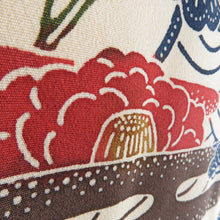 画像をギャラリービューアに読み込む, 小紋 袷 型染め クリーム色ｘエンジ色ｘ多色 エ霞に花々模様 正絹 バチ衿 仕立て上がり着物 身丈150.5cm