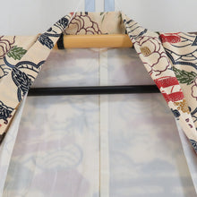 画像をギャラリービューアに読み込む, 小紋 袷 型染め クリーム色ｘエンジ色ｘ多色 エ霞に花々模様 正絹 バチ衿 仕立て上がり着物 身丈150.5cm