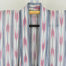 Load image into Gallery viewer, 夏着物 単衣 絽 ポリエステル 白色ｘピンク色ｘ薄青色 夏用 小紋 矢羽根模様 バチ衿 仕立て上がり 身丈158cm