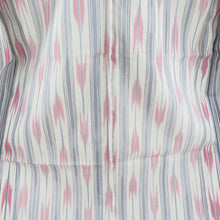 Load image into Gallery viewer, 夏着物 単衣 絽 ポリエステル 白色ｘピンク色ｘ薄青色 夏用 小紋 矢羽根模様 バチ衿 仕立て上がり 身丈158cm