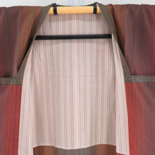 Load image into Gallery viewer, 道行 グラデーション 縦縞文様 茶色ｘ小豆色ｘオレンジ色 正絹 着物コート 和装用 ちりよけ 身丈133cm