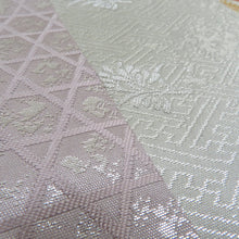 Load image into Gallery viewer, 袋帯 正絹 シルバーｘ薄紫ｘ多色 金糸銀糸 和傘に桜と藤紋様 観花の調 六通柄 シルバー系 仕立て上がり フォーマル 着物帯 長さ440cm