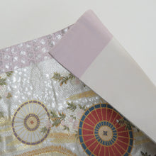 Load image into Gallery viewer, 袋帯 正絹 シルバーｘ薄紫ｘ多色 金糸銀糸 和傘に桜と藤紋様 観花の調 六通柄 シルバー系 仕立て上がり フォーマル 着物帯 長さ440cm