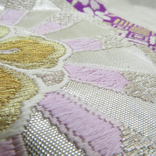 Load image into Gallery viewer, 袋帯 源氏車に四方花紋様 銀色ｘ紫色 シルバー系 六通柄 フォーマル向け 仕立て上がり 着物帯 長さ440cm