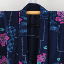 Load image into Gallery viewer, 浴衣 女性ゆかた 紺色ｘピンク色ｘ青色 花模様 コーマ地 綿 夏物 レディース 仕立て上がり 身丈157cm