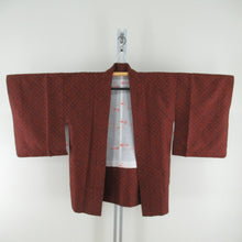 画像をギャラリービューアに読み込む, 紬 着物 アンサンブル 着物と羽織2点セット 袷 黒色ｘ赤オレンジ色 幾何学模様 広衿 カジュアルきもの 普段着物 仕立て上がり 身丈160cm