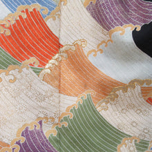 画像をギャラリービューアに読み込む, 訪問着 袷 黒色ｘ多色 波模様 金コマ 刺繍入り 紋無し 広衿 正絹 仕立て上がり着物 身丈160cm