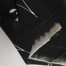 画像をギャラリービューアに読み込む, 夏着物 小紋 絽 広衿 正絹 黒色ｘ白色ｘ灰色 花模様 余り布付き 夏用 仕立て上がり 身丈159cm