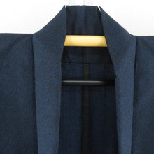 画像をギャラリービューアに読み込む, 男着物 アンサンブル ウール 単衣 幾何学模様 黒色ｘ紺色 男性用きもの 羽織 メンズ 仕立て上がり 小さいサイズ 和服 男物 カジュアル 身丈137.5cm