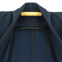 画像をギャラリービューアに読み込む, 男着物 アンサンブル ウール 単衣 幾何学模様 黒色ｘ紺色 男性用きもの 羽織 メンズ 仕立て上がり 小さいサイズ 和服 男物 カジュアル 身丈137.5cm