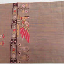 画像をギャラリービューアに読み込む, 袋帯 洒落袋帯 紬 欧風 薄サーモンピンク色ｘ茶色ｘ多色 エスニック調 人物に鳥模様 絹 六通柄 仕立て上がり 着物帯 長さ440cm