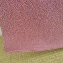 画像をギャラリービューアに読み込む, 色無地 ピンク色 正絹 一つ紋 木瓜紋 羽田登喜男名入り 落款入り 作家物 袷 仕立て上がり フォーマル 身丈158cm