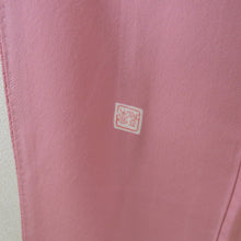 画像をギャラリービューアに読み込む, 色無地 ピンク色 正絹 一つ紋 木瓜紋 羽田登喜男名入り 落款入り 作家物 袷 仕立て上がり フォーマル 身丈158cm