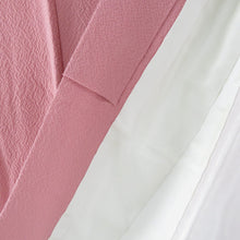 画像をギャラリービューアに読み込む, 色無地 ピンク色 正絹 一つ紋 木瓜紋 羽田登喜男名入り 落款入り 作家物 袷 仕立て上がり フォーマル 身丈158cm